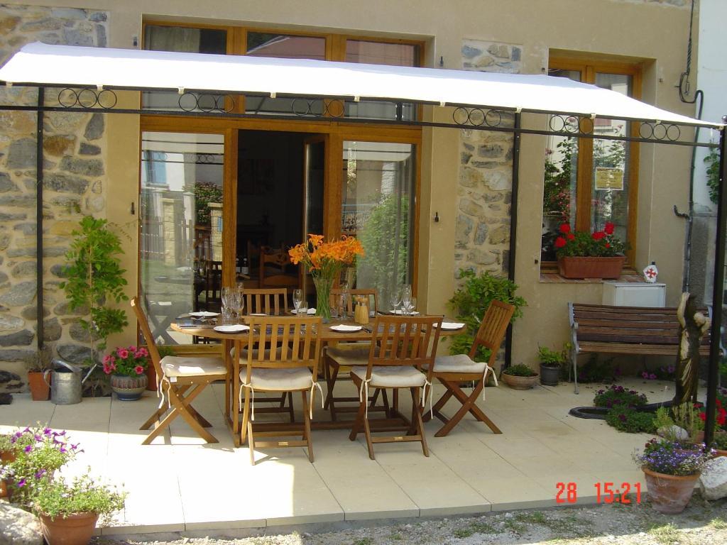 Aux Quatre Saisons Axat Bed & Breakfast Exterior photo