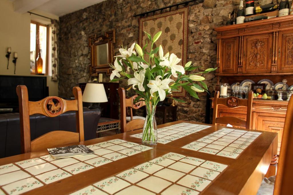 Aux Quatre Saisons Axat Bed & Breakfast Exterior photo