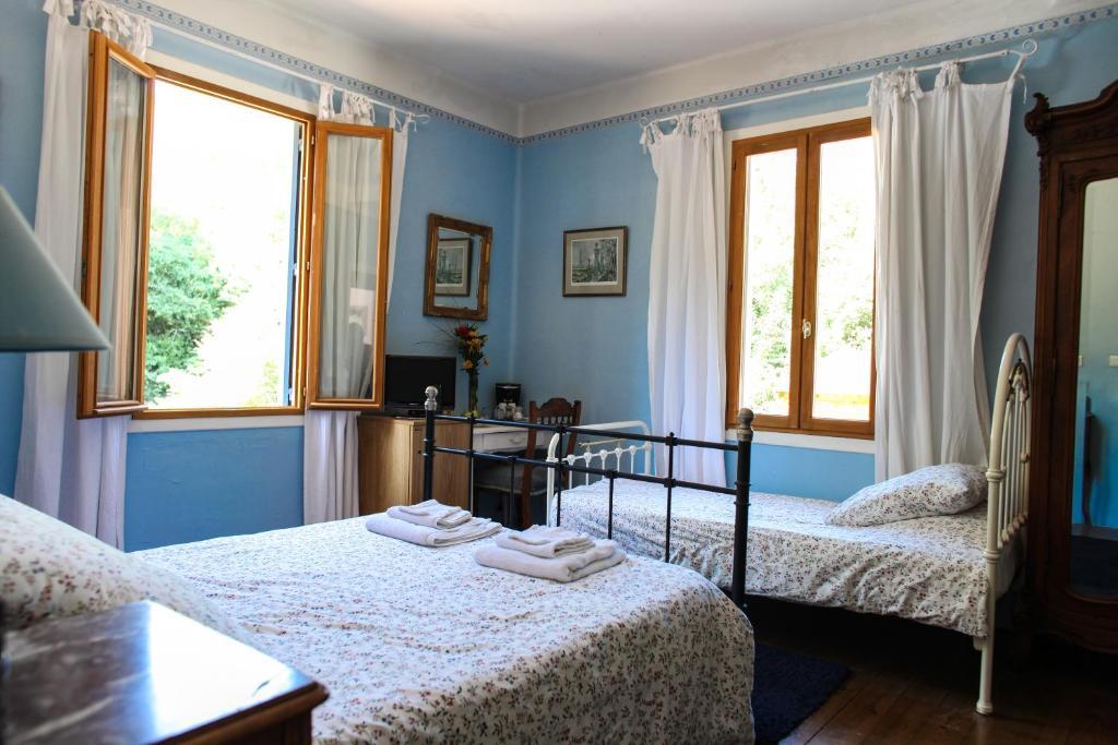 Aux Quatre Saisons Axat Bed & Breakfast Room photo